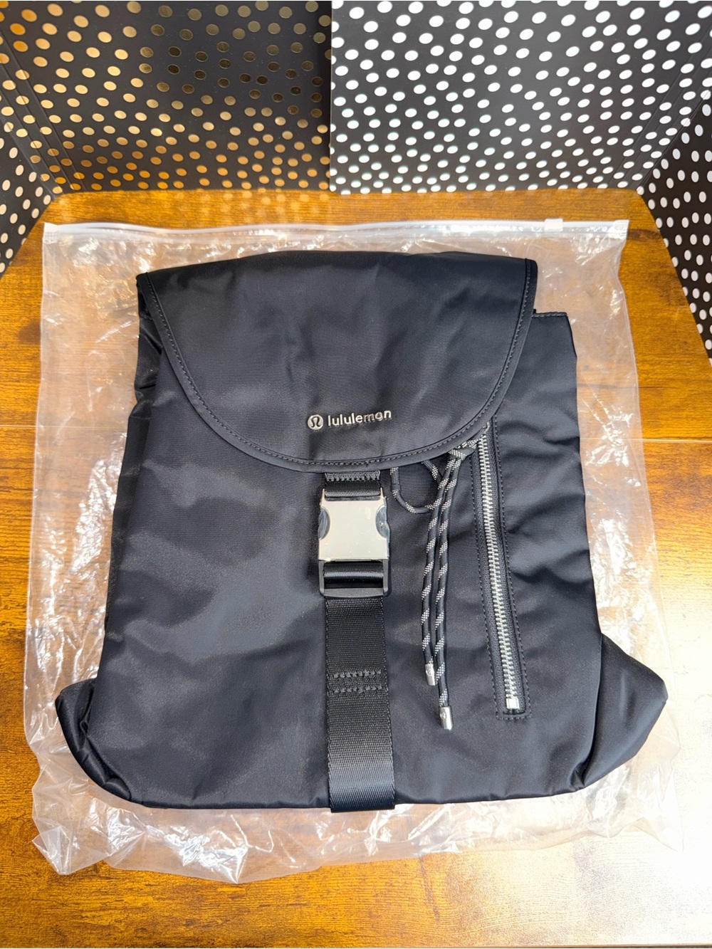 Lululemon Drawstring Bucket Backpack 10L
Black (First Release) - Picture 2 of 7